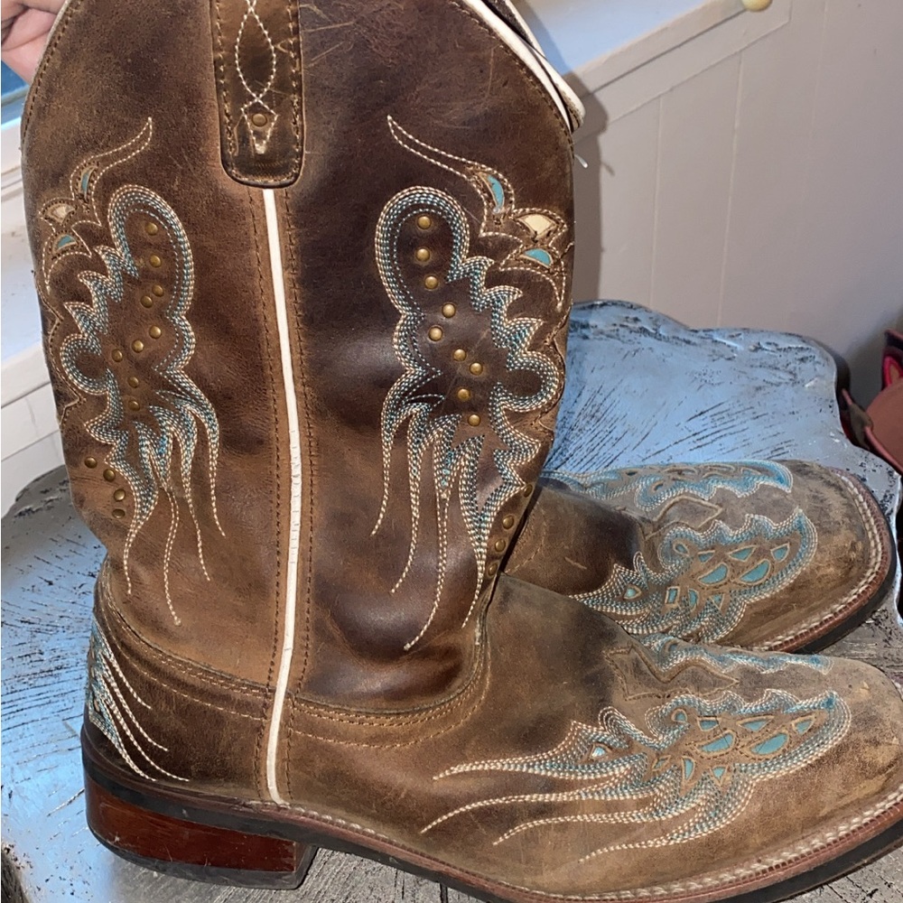 9.5 M Women’s Laredo Boots